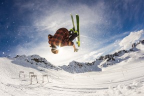 九游娱乐(jiuyou)官方网站-广东宏远再度夺冠，球队展现强大实力，广东宏远引入新球员