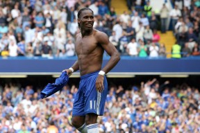 九游游戏在线玩-史上最“炫酷”的长距离三分：库里在对爵士比赛中投出41英尺的绝杀！