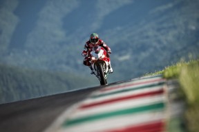 九游官网pc-美国马术协会与国际马术联合会合作，举办国际马术交流活动，促进技术交流。