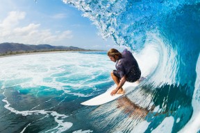 九游下载中心-_城市灯火跑：夜幕中的运动光影秀_，城市灯光视频